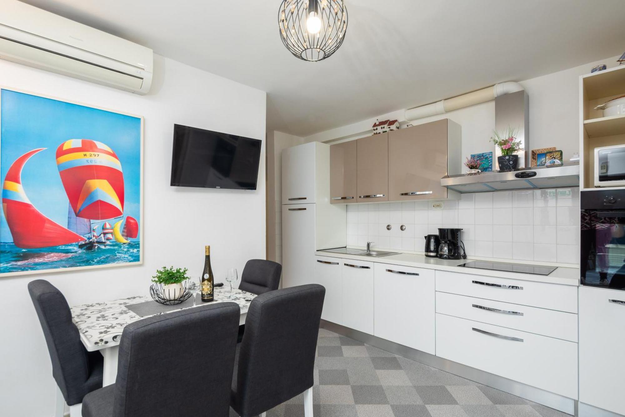 Urban Edge - Beach Apartments Omiš Exteriér fotografie